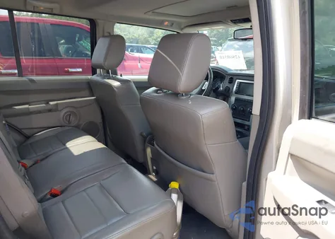 2008 Jeep Commander Sport z USA, uszkodzony, nr VIN 1J8HH48K48C117074